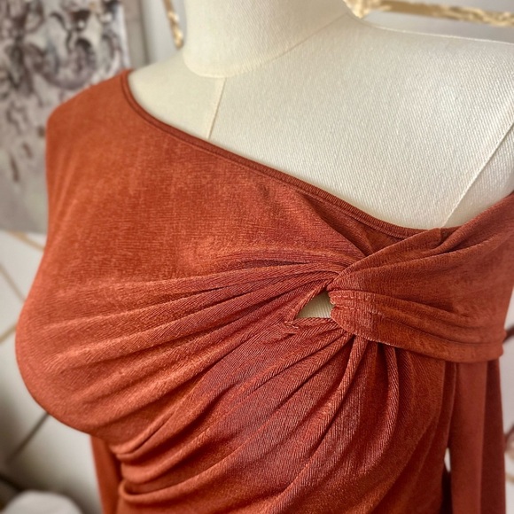 SHEIN Prive Asymmetrical Neck Twist Front Top (883) - Picture 7 of 9